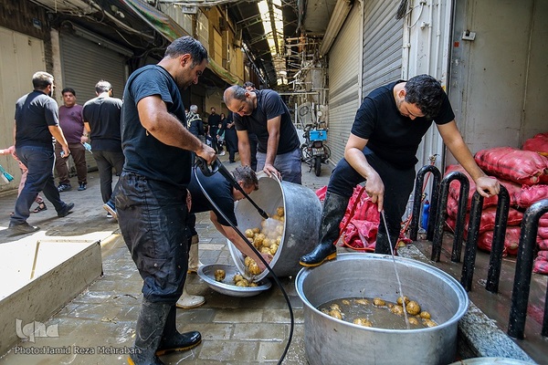 حسینیه ایران؛ عزاداری ظهر تاسوعا در بازار تهران
