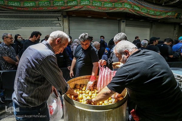 حسینیه ایران؛ عزاداری ظهر تاسوعا در بازار تهران