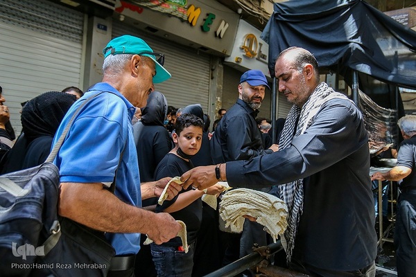 حسینیه ایران؛ عزاداری ظهر تاسوعا در بازار تهران