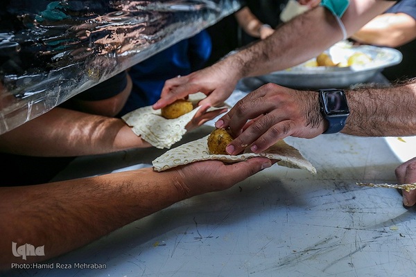حسینیه ایران؛ عزاداری ظهر تاسوعا در بازار تهران