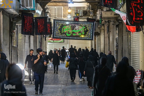 حسینیه ایران؛ عزاداری ظهر تاسوعا در بازار تهران