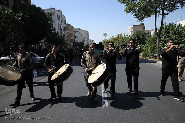 آیین «گل‌مالی» هیات عشاق العباس لرستانی‌های مقیم تهران در عاشورای حسینی