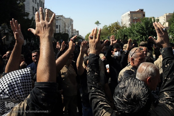 آیین «گل‌مالی» هیات عشاق العباس لرستانی‌های مقیم تهران در عاشورای حسینی