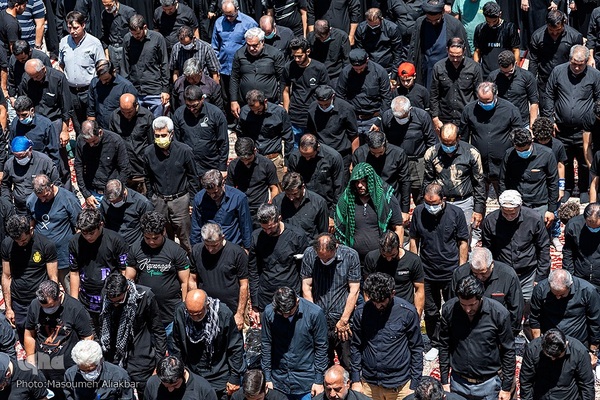 نماز ظهر عاشورا در آستان مقدس امامزادگان محمد (ع) و سکینه خاتون (س) کرج