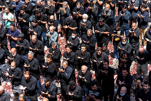 نماز ظهر عاشورا در آستان مقدس امامزادگان محمد (ع) و سکینه خاتون (س) کرج