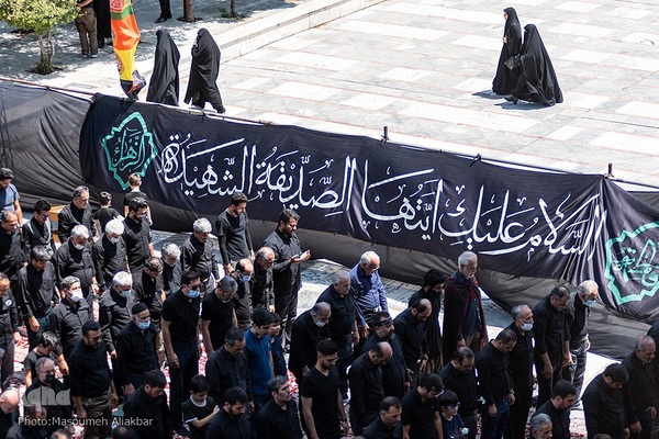 نماز ظهر عاشورا در آستان مقدس امامزادگان محمد (ع) و سکینه خاتون (س) کرج