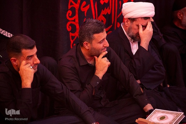 محفل انس با قرآن کریم در شب عاشورا در قرارگاه حسینی