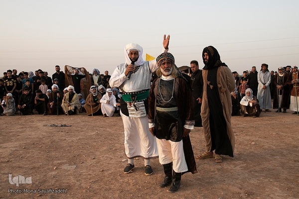 آیین نمادین خاکسپاری پیکرهای شهدای کربلا در حمیدیه