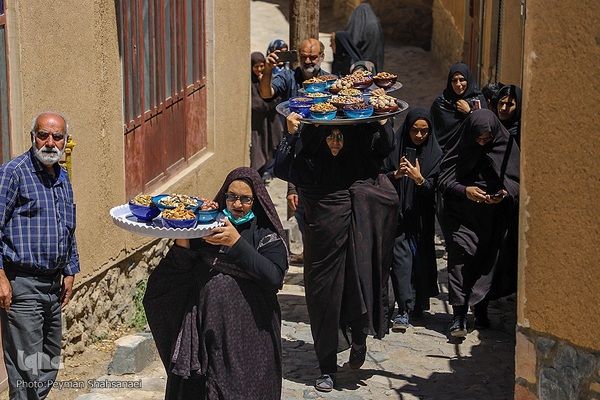 آیین سنتی ۶ امام حسین در شهر بَرزُک کاشان