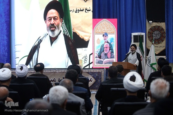 اولین همایش ملی موکب داران حسینی «قدم‌های آسمانی» در بقعه شیخ صدوق شهر ری