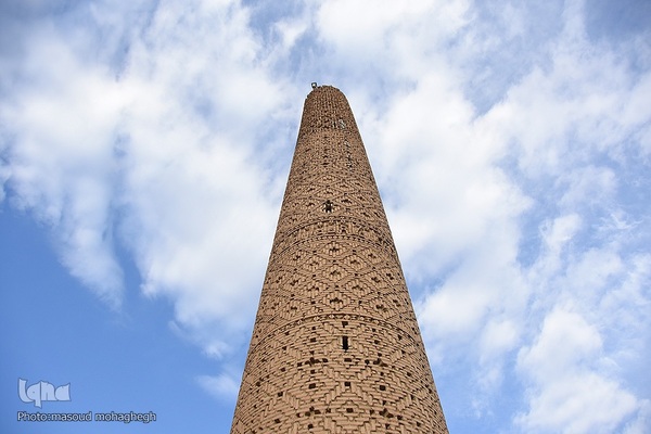 
افراشته فیروزه‌ای؛ مسجد تاریخانه‎‎ دامغان
