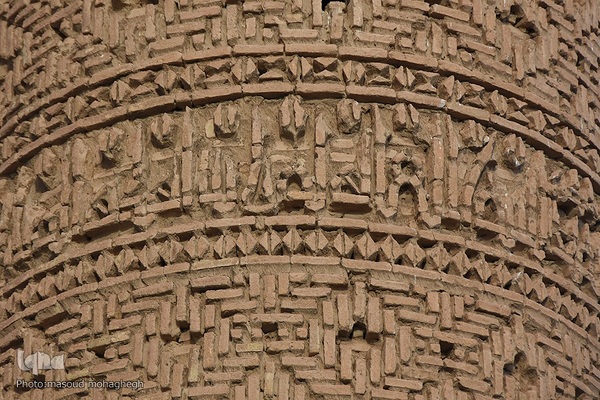 
افراشته فیروزه‌ای؛ مسجد تاریخانه‎‎ دامغان
