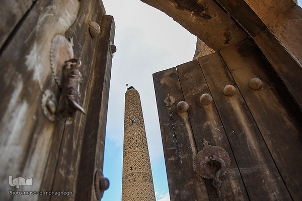 
افراشته فیروزه‌ای؛ مسجد تاریخانه‎‎ دامغان
