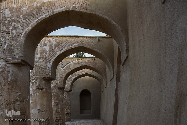 
افراشته فیروزه‌ای؛ مسجد تاریخانه‎‎ دامغان
