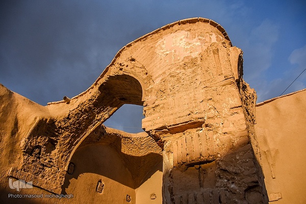 
افراشته فیروزه‌ای؛ مسجد تاریخانه‎‎ دامغان
