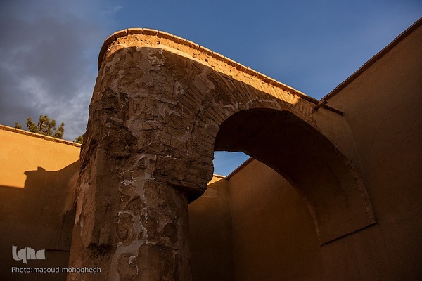 
افراشته فیروزه‌ای؛ مسجد تاریخانه‎‎ دامغان
