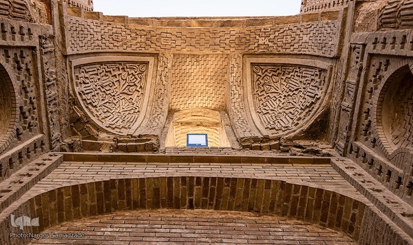 افراشته فیروزه‌ای؛ مسجد حکیم یا مسجد جورجیر