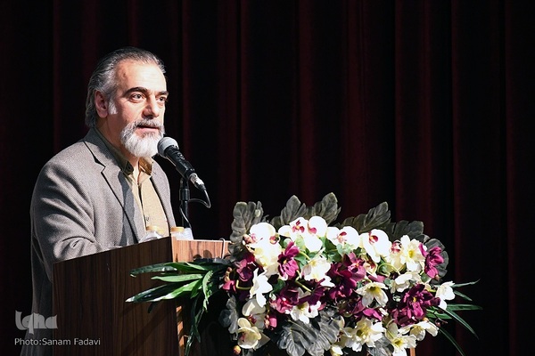 آیین گشایش نمایشگاه سرخ‌نگار در اصفهان‎‎