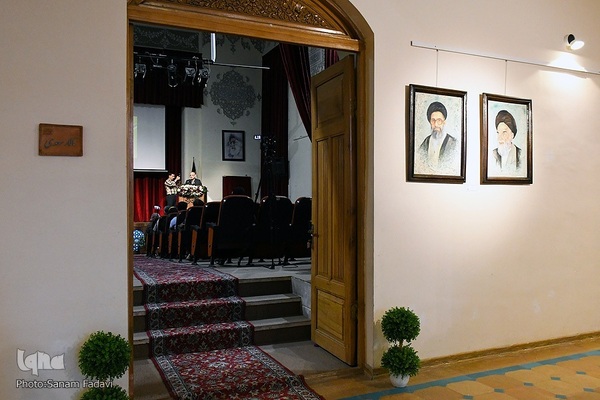 آیین گشایش نمایشگاه سرخ‌نگار در اصفهان‎‎