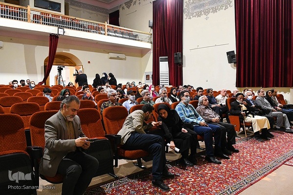 آیین گشایش نمایشگاه سرخ‌نگار در اصفهان‎‎