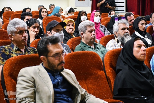 آیین گشایش نمایشگاه سرخ‌نگار در اصفهان‎‎