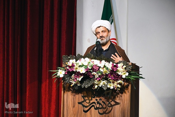 آیین گشایش نمایشگاه سرخ‌نگار در اصفهان‎‎