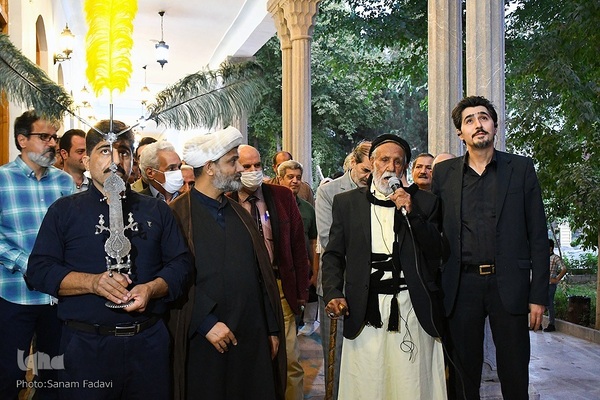 آیین گشایش نمایشگاه سرخ‌نگار در اصفهان‎‎