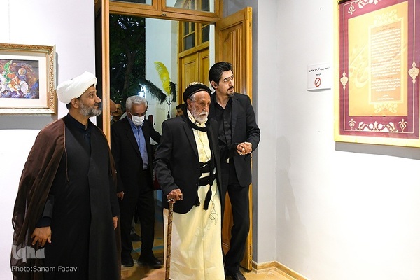 آیین گشایش نمایشگاه سرخ‌نگار در اصفهان‎‎