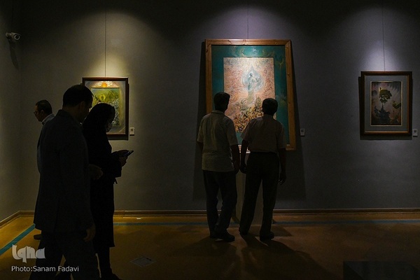 آیین گشایش نمایشگاه سرخ‌نگار در اصفهان‎‎