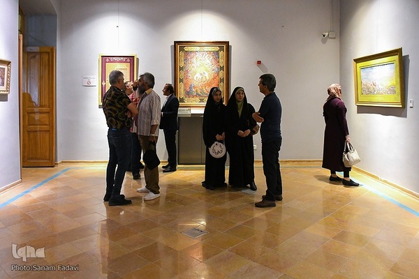 آیین گشایش نمایشگاه سرخ‌نگار در اصفهان‎‎