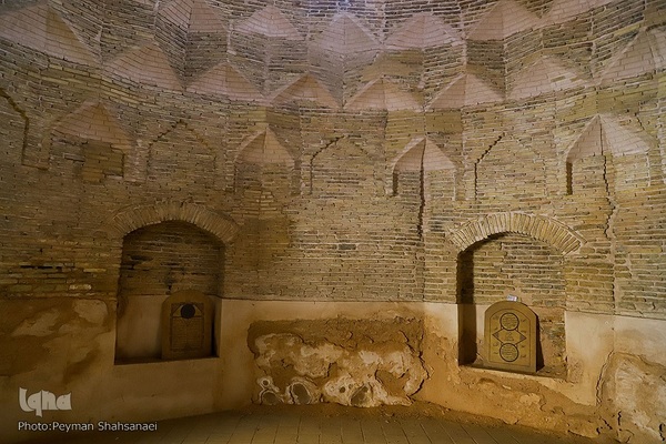 
مدرس ابن‌سینا در اصفهان
