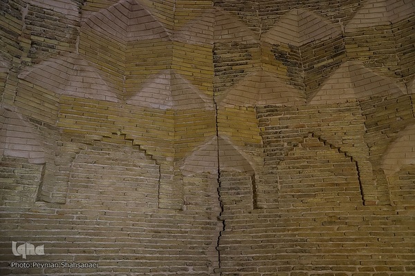 
مدرس ابن‌سینا در اصفهان
