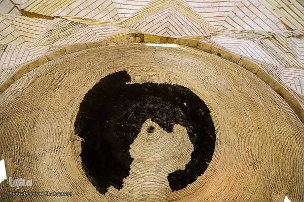 
مدرس ابن‌سینا در اصفهان
