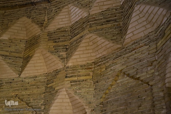 
مدرس ابن‌سینا در اصفهان
