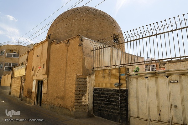 
مدرس ابن‌سینا در اصفهان
