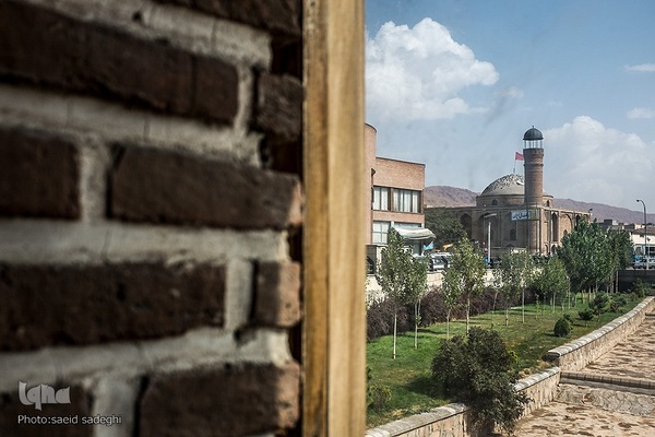 افراشته فیرزوزه‌ای؛ مسجد صاحب الامر تبریز