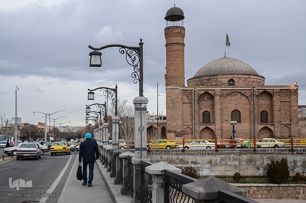 افراشته فیرزوزه‌ای؛ مسجد صاحب الامر تبریز