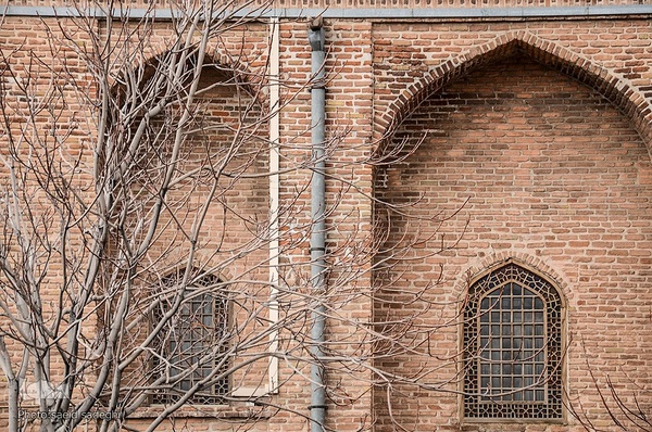 افراشته فیرزوزه‌ای؛ مسجد صاحب الامر تبریز