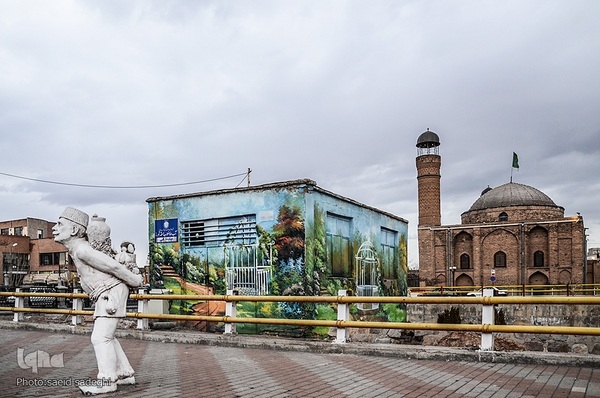 افراشته فیرزوزه‌ای؛ مسجد صاحب الامر تبریز