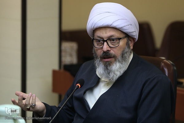   حجت الاسلام و المسلمین غلامرضا قاسمیان، رئیس کتابخانه، موزه و مرکز اسناد مجلس شورای اسلامی