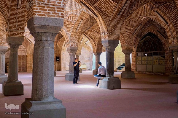 افراشته فیروزه‌ای؛ مسجد جامع شهر تبریز