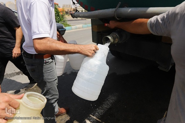صف آب آشامیدنی در شهرستان همدان