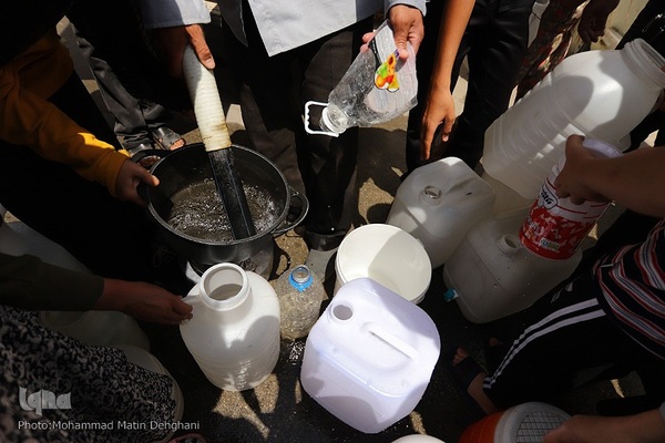 صف آب آشامیدنی در شهرستان همدان