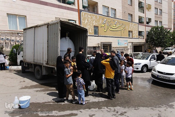 صف آب آشامیدنی در شهرستان همدان