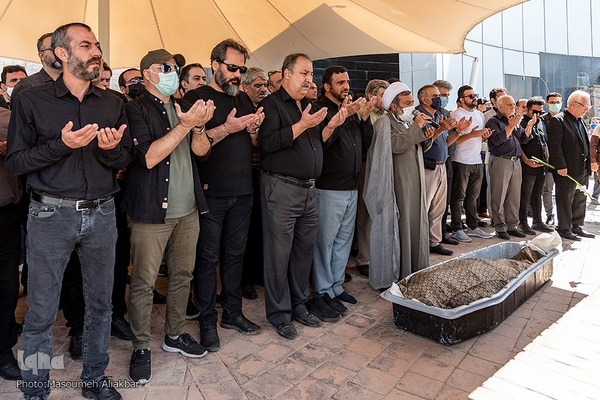 مراسم خاکسپاری پیکر زنده‌یاد منوچهر اسماعیلی در بهشت سکینه کرج