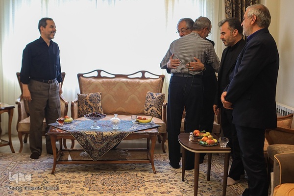 دیدار جامعه قرآنی با خانواده‌ شهید محمدصالحی