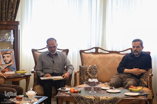 دیدار جامعه قرآنی با خانواده‌ شهید محمدصالحی