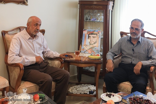 دیدار جامعه قرآنی با خانواده‌ شهید محمدصالحی