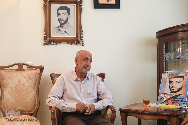 دیدار جامعه قرآنی با خانواده‌ شهید محمدصالحی