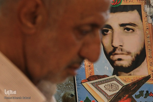 دیدار جامعه قرآنی با خانواده‌ شهید محمدصالحی